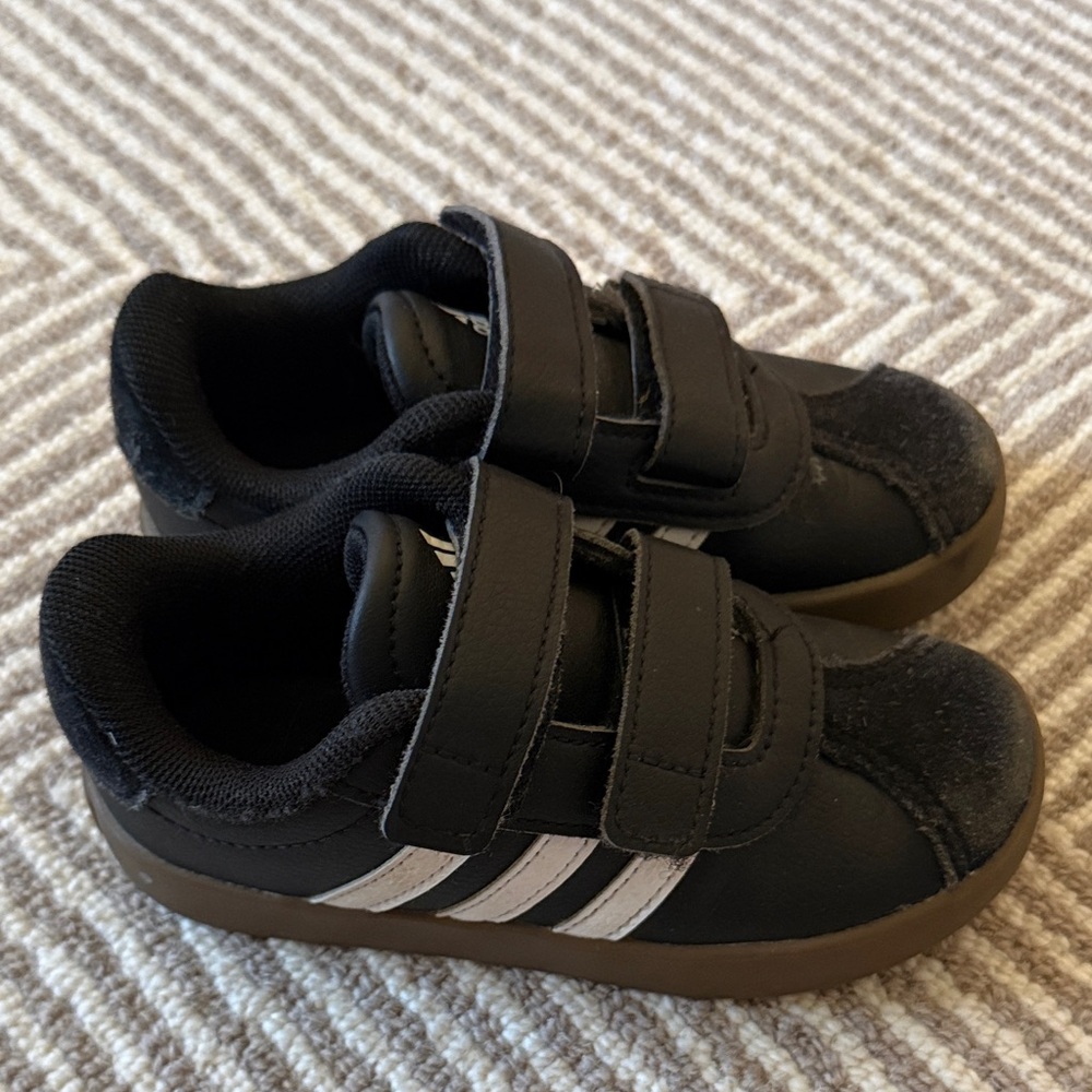 Adidas Kids Black and White Sneakers size 9k toddler